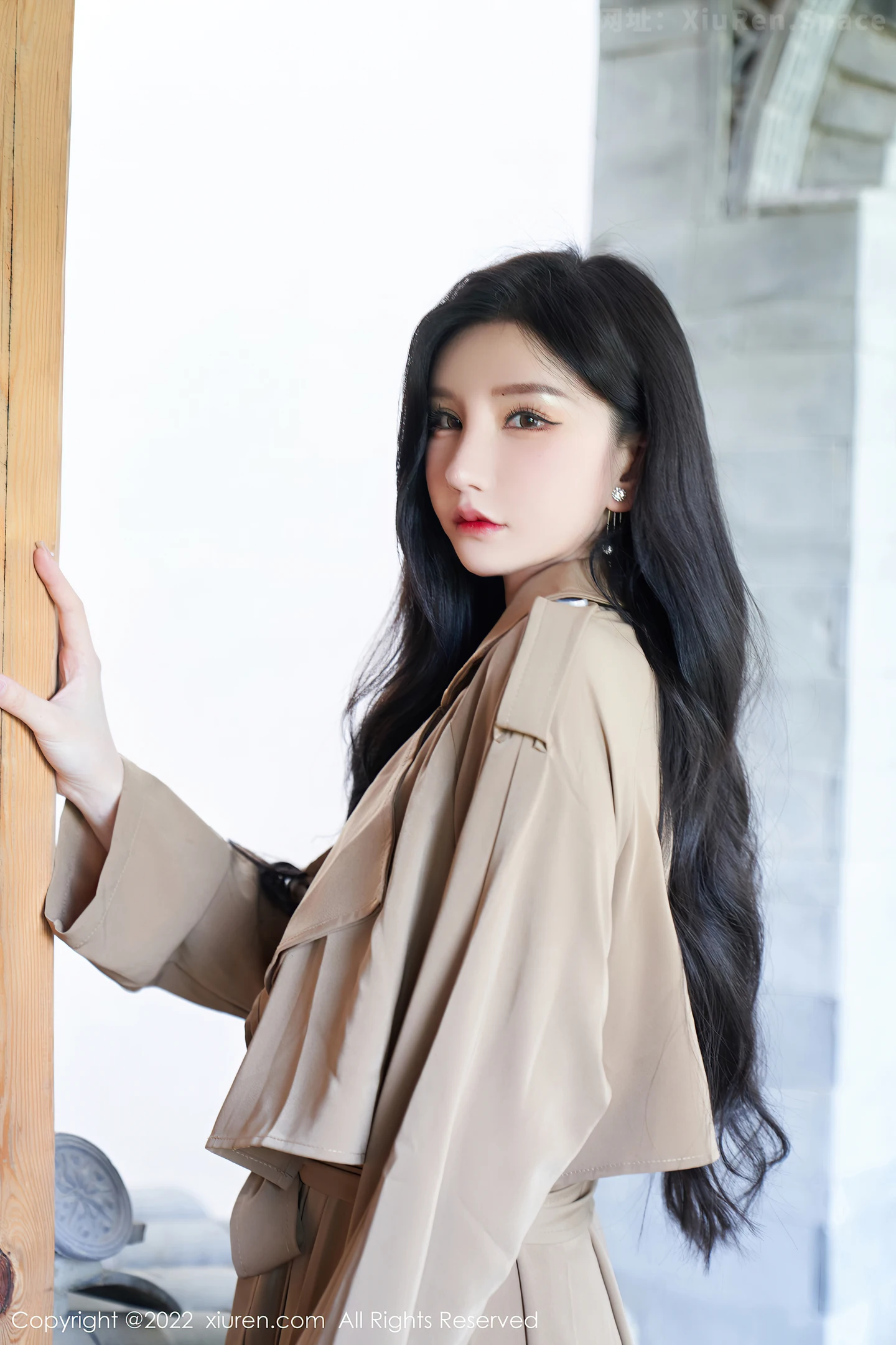 图片[6]-[XiuRen秀人网] VOL.5469 女神周于希Sally脱杏色风衣露黑色蕾丝内衣配蕾丝吊袜诱惑写真75P-秀人网官方网站